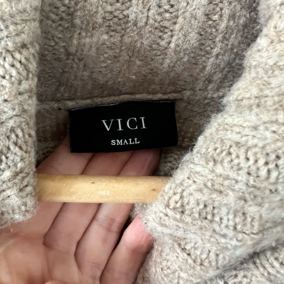 Cowlneck sweater - Picture 4 of 4